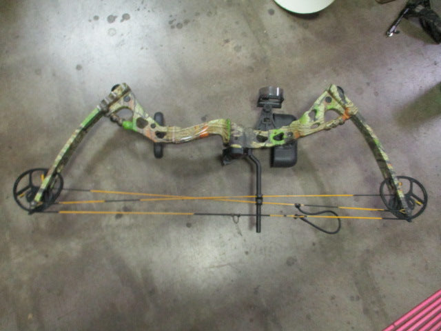 Load image into Gallery viewer, Used Whisper Creek WCA Youth Compound Bow
