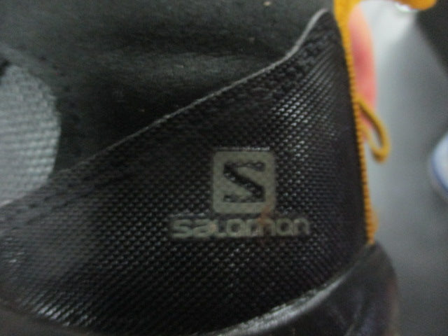 Load image into Gallery viewer, Used Salomon Hiking Shoes Size 5
