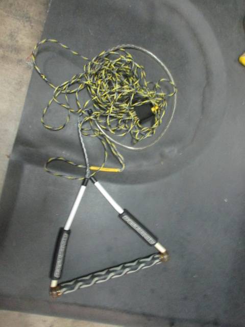 Load image into Gallery viewer, Used Straight Line Dual Density Grippa Tow rope With Handle
