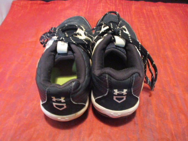 Load image into Gallery viewer, Used Under Armour Leadoff Cleats Youth Size 3
