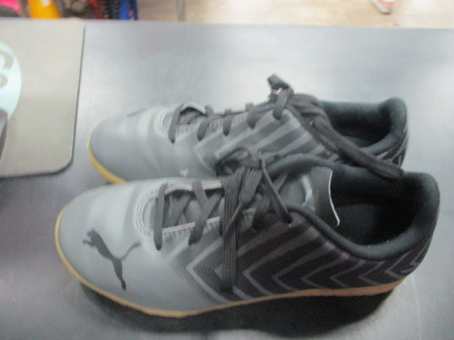 Load image into Gallery viewer, Used Puma Soccer Cleats Size 3
