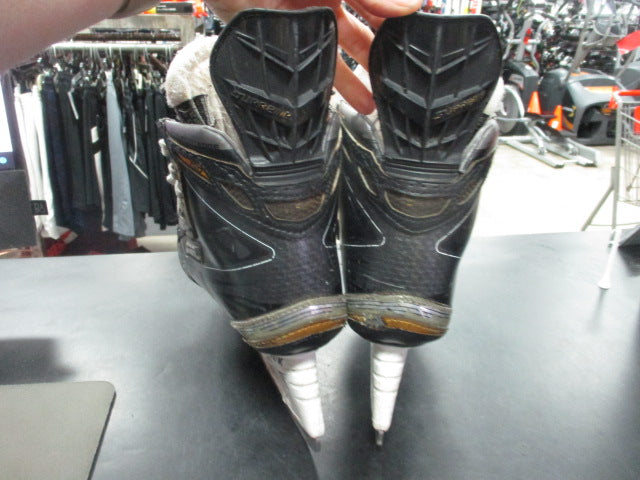 Load image into Gallery viewer, Used Bauer 190 Junior Hockey Skates Size 3.5
