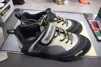 Load image into Gallery viewer, Used Shimano SPD Bike Shoes Size 37
