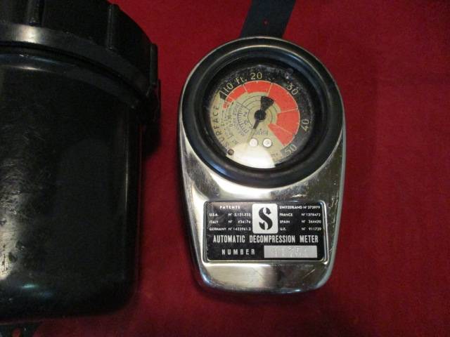 Load image into Gallery viewer, Used Vintage ScubaPro Autmatic Decompression Meter
