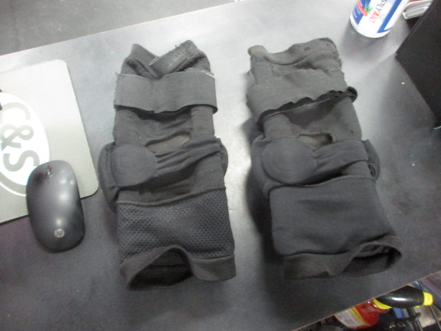 Load image into Gallery viewer, Used Brine Lacrosse Elbow Pads Adult - Has Wear
