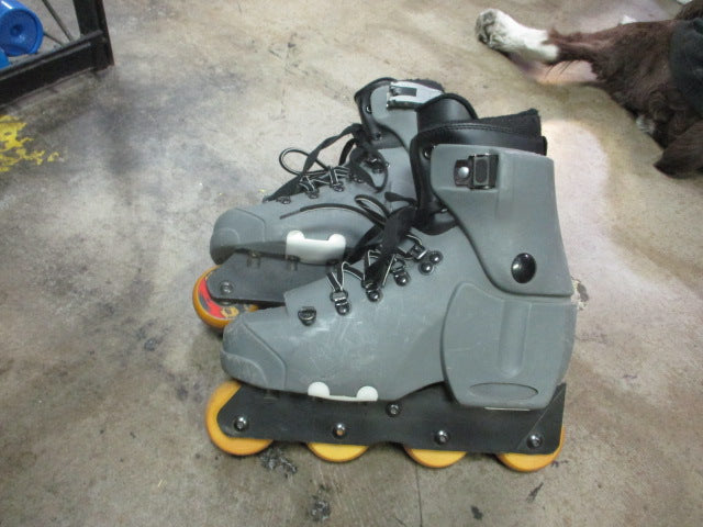 Load image into Gallery viewer, Used Ultra Wheels Sinister Agressive Inline Skates Size 8 (Missing Top Straps)
