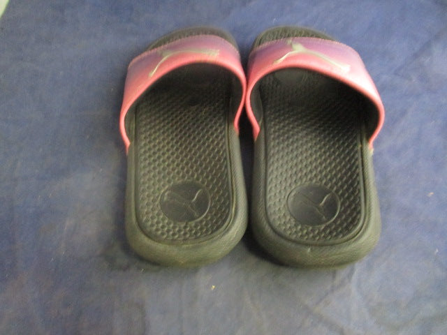 Load image into Gallery viewer, Used Puma Slide On Sandals Youth Size 1
