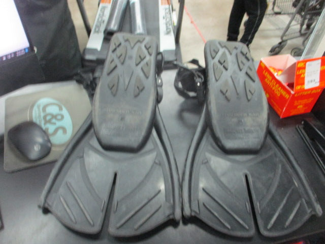 Load image into Gallery viewer, Used US Divers Shredder SAR Fins Size 11

