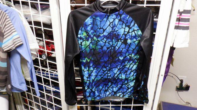Load image into Gallery viewer, Used Women&#39;s Primal Zip-Up Longsleeve Cycling Jersey Medium
