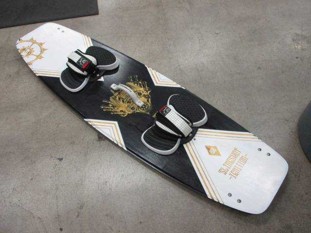 Load image into Gallery viewer, Used Slingshot Ignition 150cm Twin Tip Kiteboard
