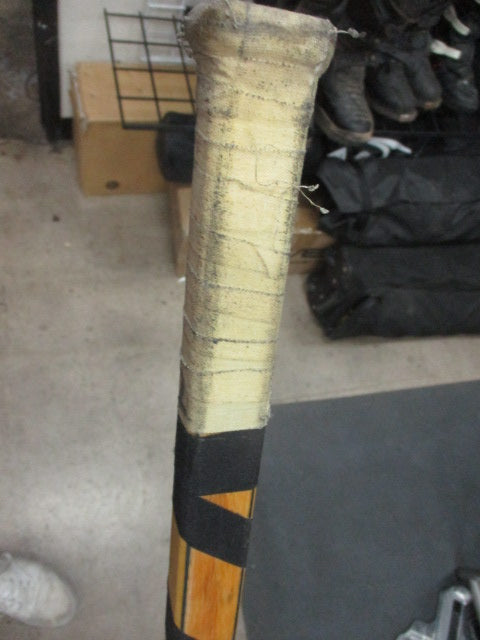 Load image into Gallery viewer, Used Branches 7900 SIGNED Hockey Stick
