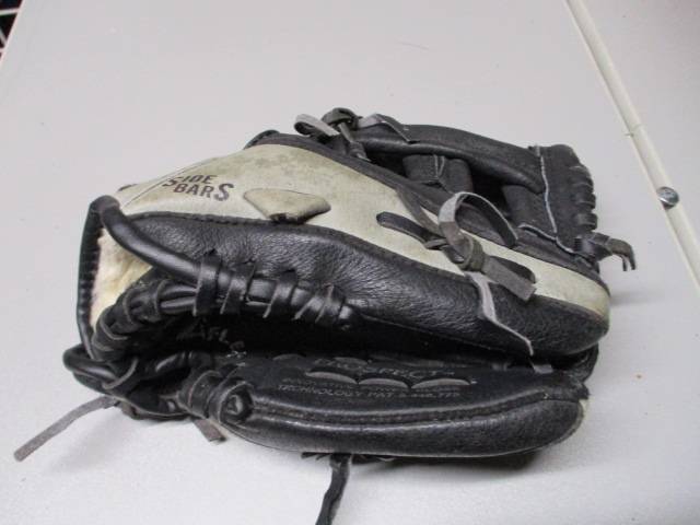 Load image into Gallery viewer, Used Mizuno Baseball Glove Black 9 Inch

