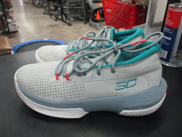 Load image into Gallery viewer, Used Under Armour 3C Basketball Shoes Size 4.5
