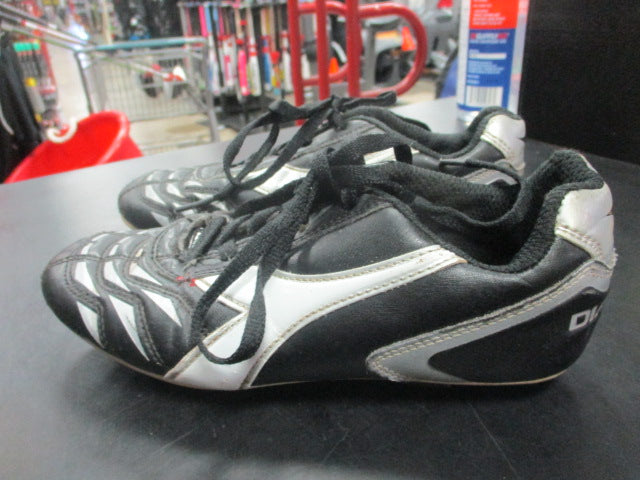 Load image into Gallery viewer, Used Diadora Soccer Cleat Youth Size 1
