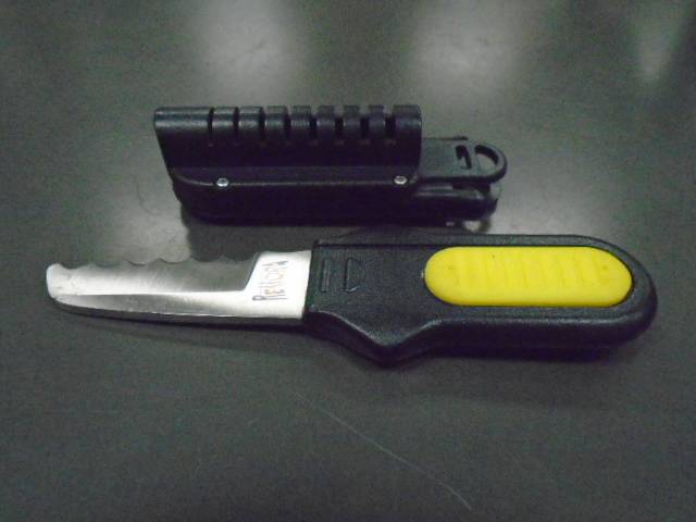 Load image into Gallery viewer, Used Underwater Kinetics Remora HYDRALLOY Blunt Tip Dive Knife
