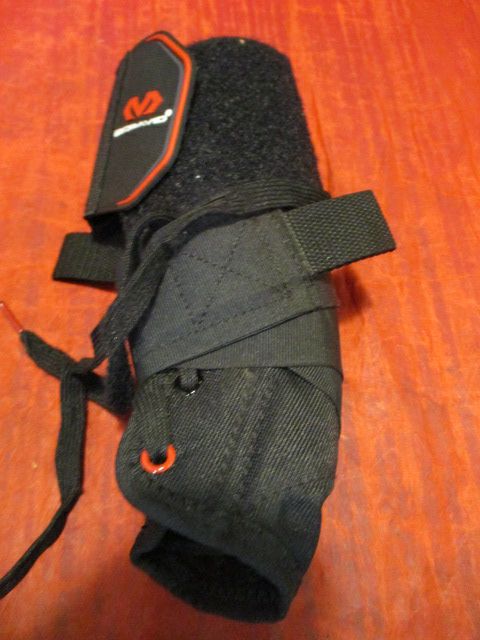 Load image into Gallery viewer, Used McDavid Ankle Brace w/ Wraps Size Small
