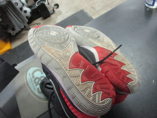 Load image into Gallery viewer, Used Nike Kyrie Irving Basketball Shoes Size 4
