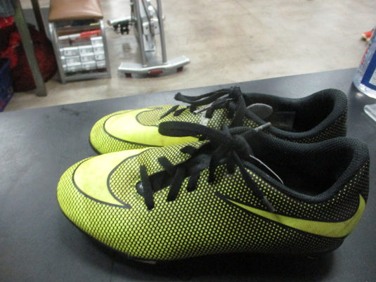 Used Nike Soccer Cleats Size 2.5 (See Photos Has Flaws)