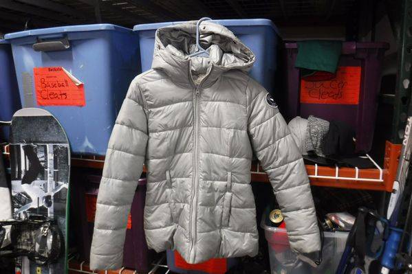 Load image into Gallery viewer, Used Abercrombie Girls Size Large Snow Jacket

