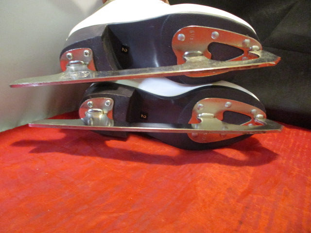 Load image into Gallery viewer, Used Soft Skate By Jackson Figure Skate Youth Size 2
