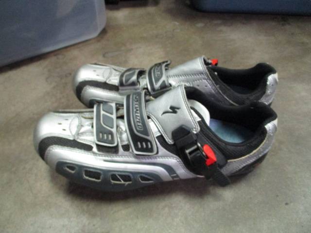 Load image into Gallery viewer, Used Specialized Cycling Shoes Size 10.5
