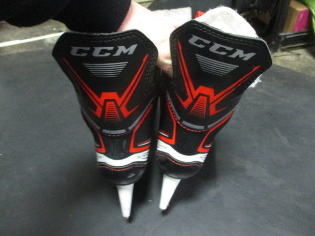 Load image into Gallery viewer, Used CCM FT340 Hockey Skates Size 5
