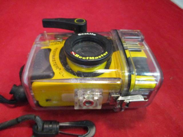 Load image into Gallery viewer, Used Sealife Reefmaster CL 35mm Underwater Camera
