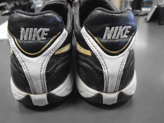 Load image into Gallery viewer, Used Nike Tiempo Soccer Turf Shoes Sz 4.5
