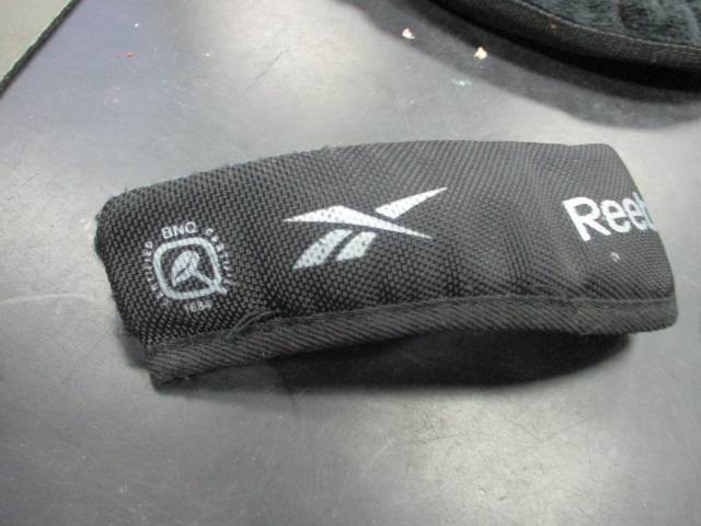 Load image into Gallery viewer, Used Reebok 4k Jr Neck Guard
