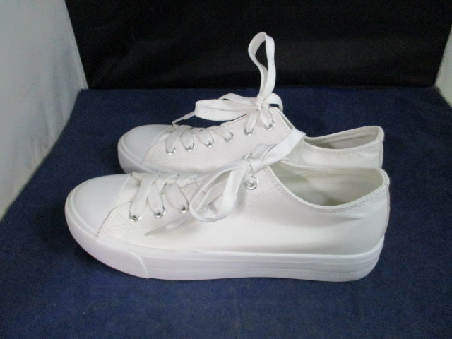 Load image into Gallery viewer, Used White Canvas Lace Up Shoes Adult Size 9/40
