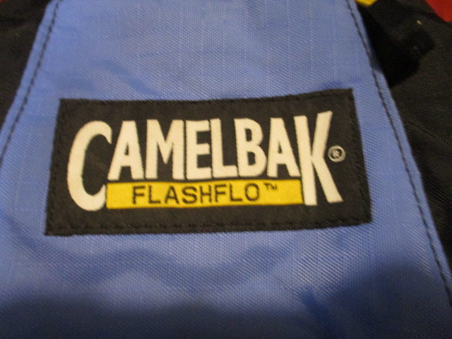 Load image into Gallery viewer, Used Camelbak Flashflo Hip Pack with Hydration Pack
