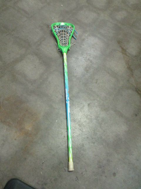 Load image into Gallery viewer, Used Stx 6000 Women&#39;s Lacrosse Stick
