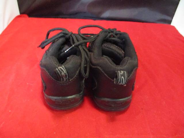 Load image into Gallery viewer, Used Capezio Dance Sneakeri Youth Dance Shoes Size 13
