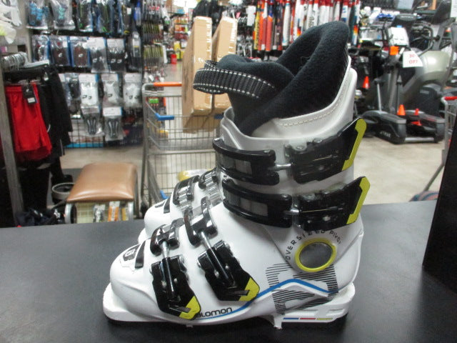 Load image into Gallery viewer, Used Salomon XMAX 60T Junior Ski Boots Size 21.5
