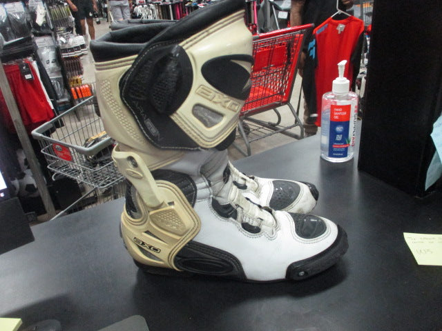 Load image into Gallery viewer, Used AXO Aragon Motorcycle Boots Size 10.5
