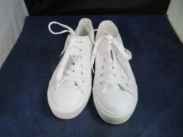 Load image into Gallery viewer, Used White Canvas Lace Up Shoes Adult Size 9/40
