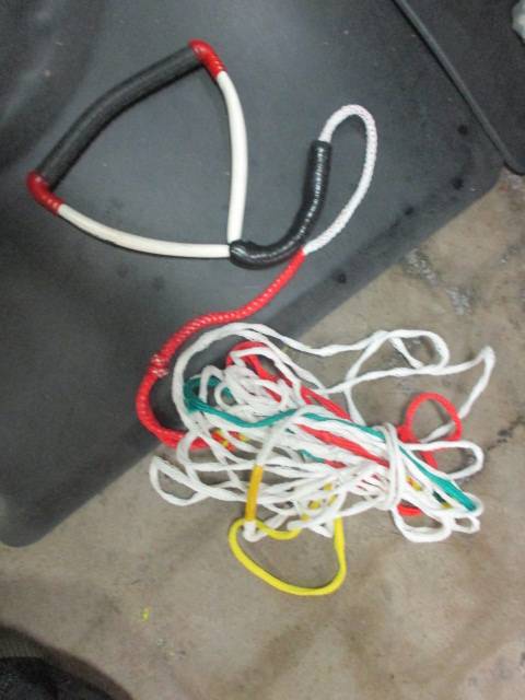 Load image into Gallery viewer, Used Straight Line Tow rope With Handle
