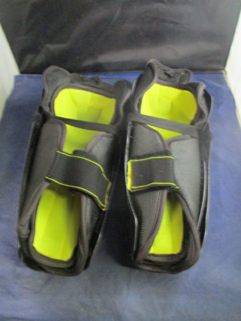 Load image into Gallery viewer, Used Tacks 3092 Shin Pads Size Large -12&quot;
