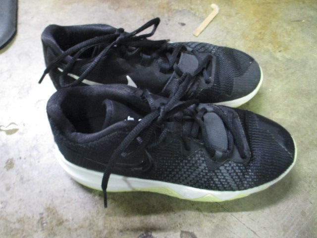 Load image into Gallery viewer, Used Nike Kyrie Irving Basketball Shoes Size 6

