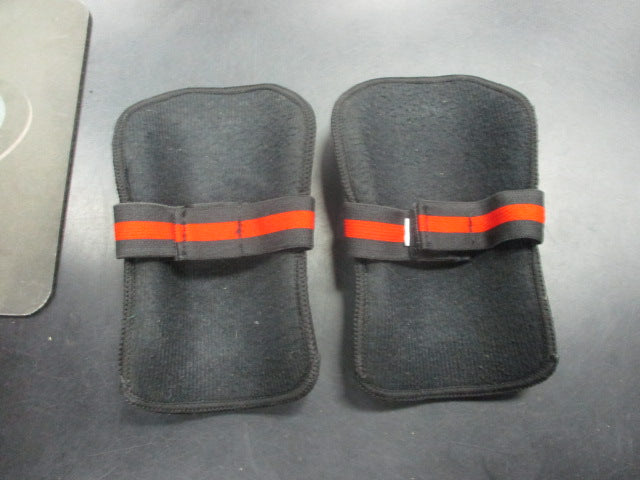 Load image into Gallery viewer, Used Challenger Sports Soccer Shin Guards
