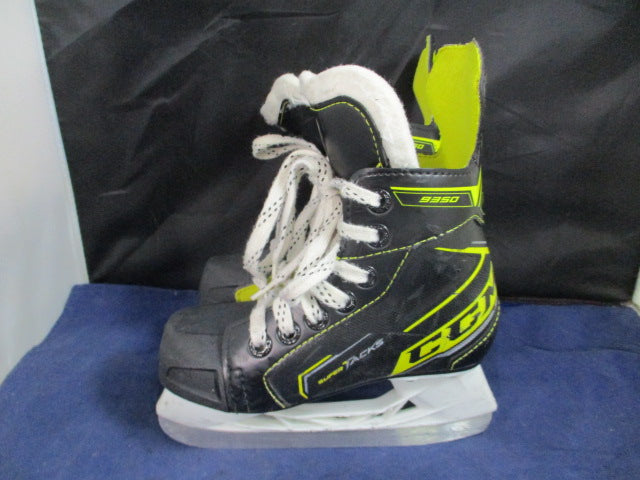 Load image into Gallery viewer, Used CCM Super Tacks 9350 Junior Hockey Skates Size 11
