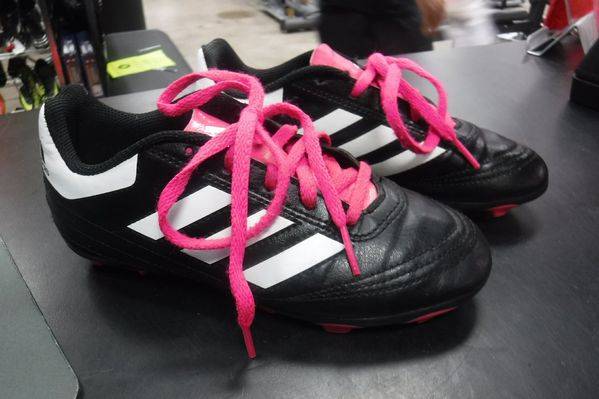 Load image into Gallery viewer, Used Adidas Size 1 Soccer Cleats
