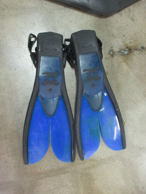 Load image into Gallery viewer, Used US Divers Blast Fins Size 10-13
