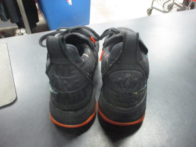 Load image into Gallery viewer, Used Nike Lebron Basketball Shoes Size 3
