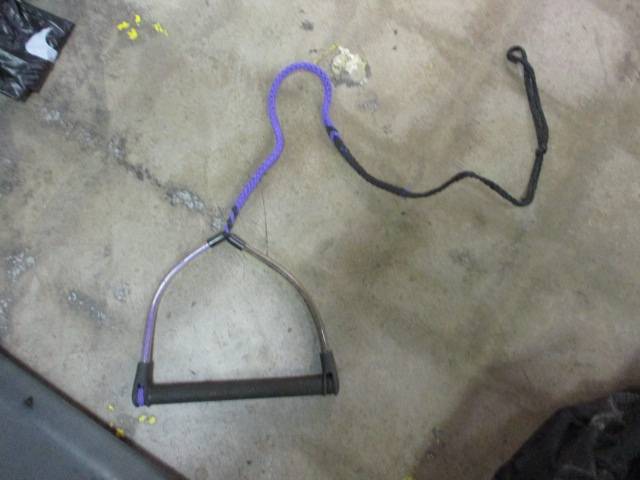 Load image into Gallery viewer, Used Accurate Tow rope Handle
