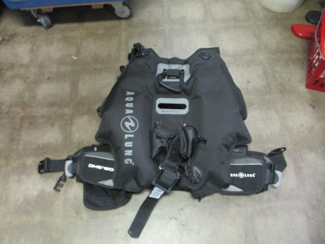 Load image into Gallery viewer, Used Aqua Lung Dimension BCD Adult Size Medium
