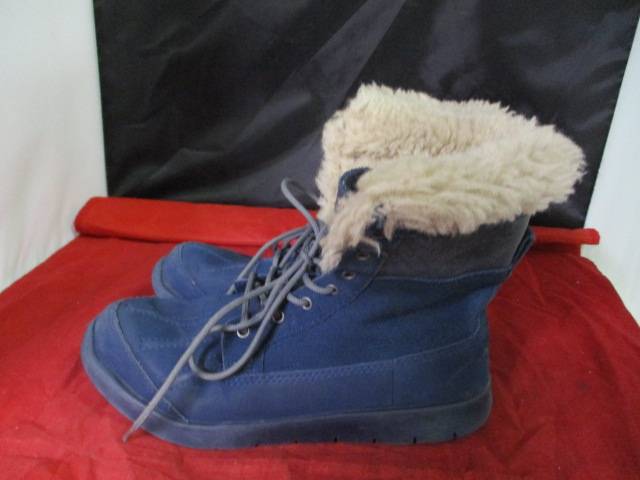 Load image into Gallery viewer, Used Girls UGG Boots Size 3

