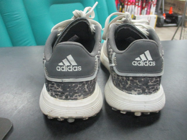 Load image into Gallery viewer, Used Adidas Turf Shoes Size 2.5
