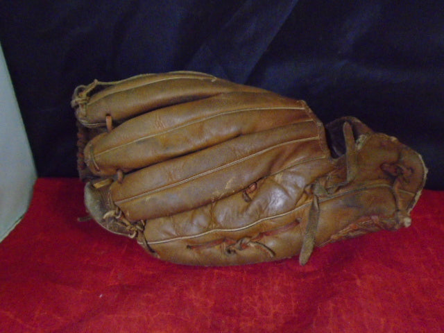 Load image into Gallery viewer, Used Vintage MacGregor Leather M2TS Baseball Glove
