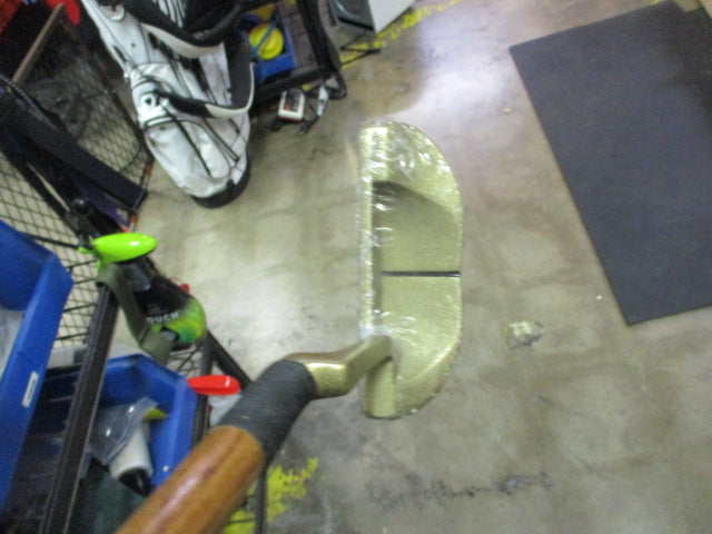Load image into Gallery viewer, Used Angus Mackay Clubmakers Wood Shaft 3 56&quot; Putter
